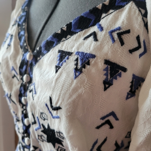 Anthropology Puff-Sleeve Deco Blouse w/ Tie Back and cute button detail Size Lar - Picture 6 of 6